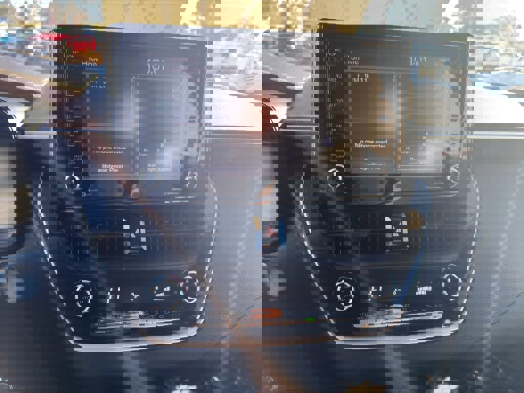 Used 2022 Toyota Corolla LE image 9