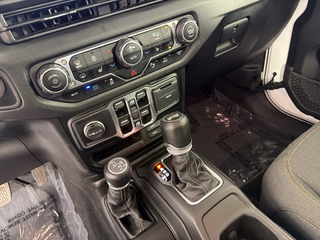 Used 2024 Jeep Wrangler Unlimited w/ Convenience Group AWD/4WD image 16