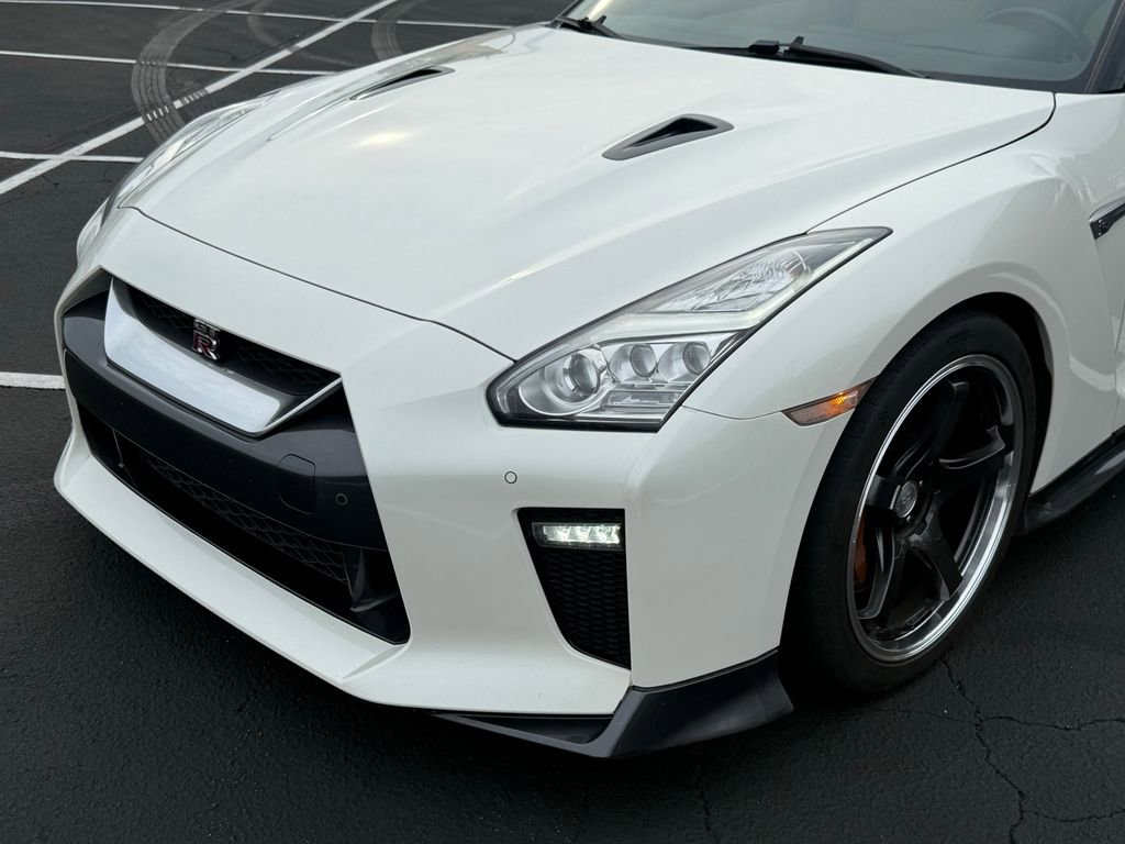 Used 2017 Nissan GT-R Premium w/ Premium Interior Package AWD/4WD image 3