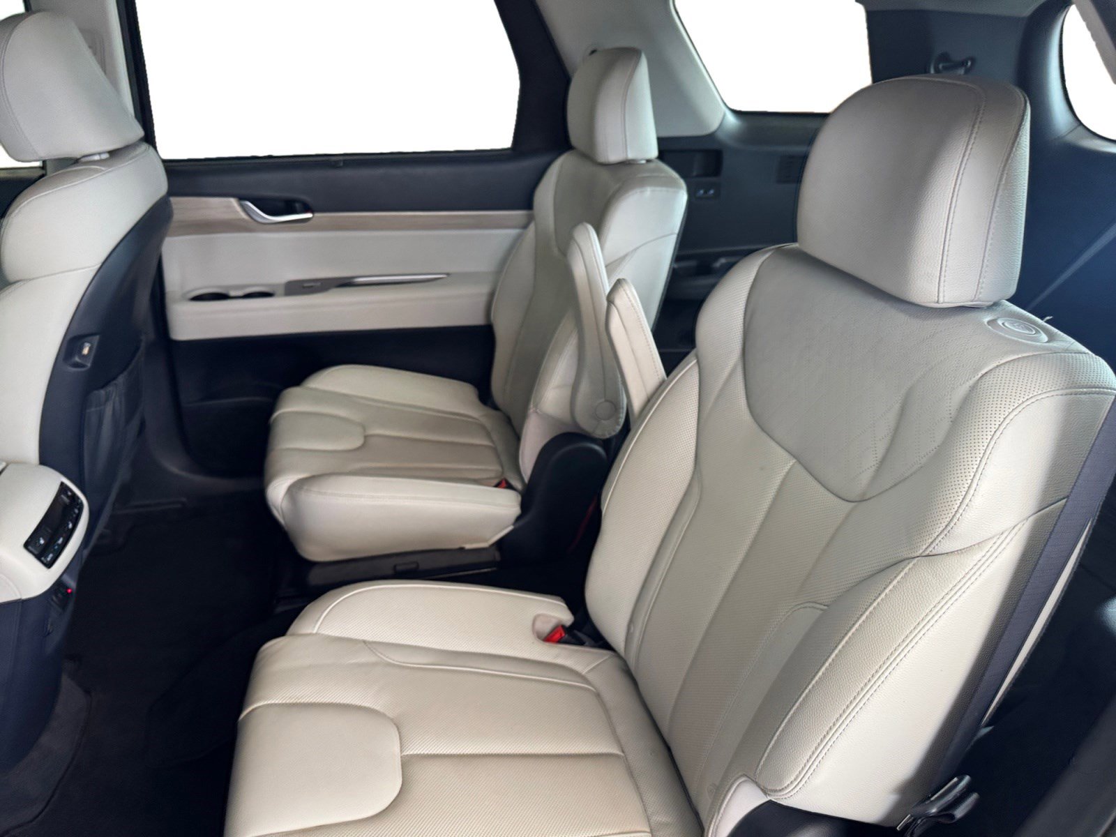 Used 2021 Hyundai Palisade SEL w/ Premium Package image 13