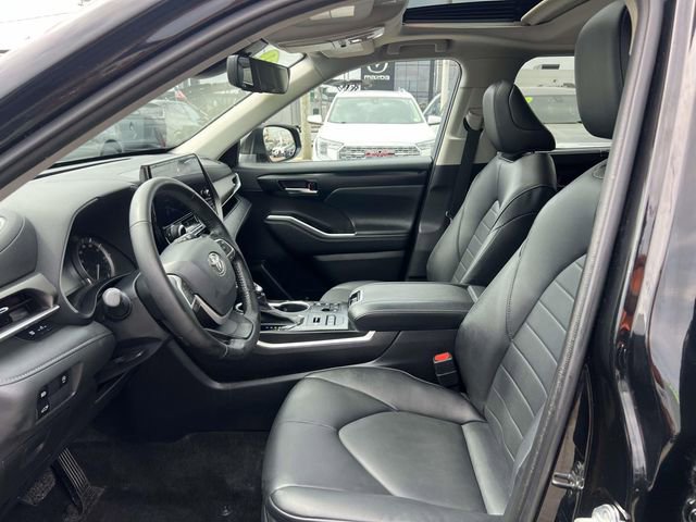 Used 2023 Toyota Highlander XLE AWD/4WD image 16