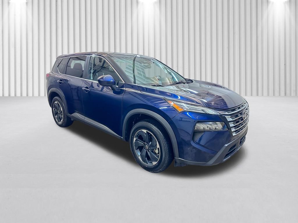 Used 2024 Nissan Rogue SV image 2