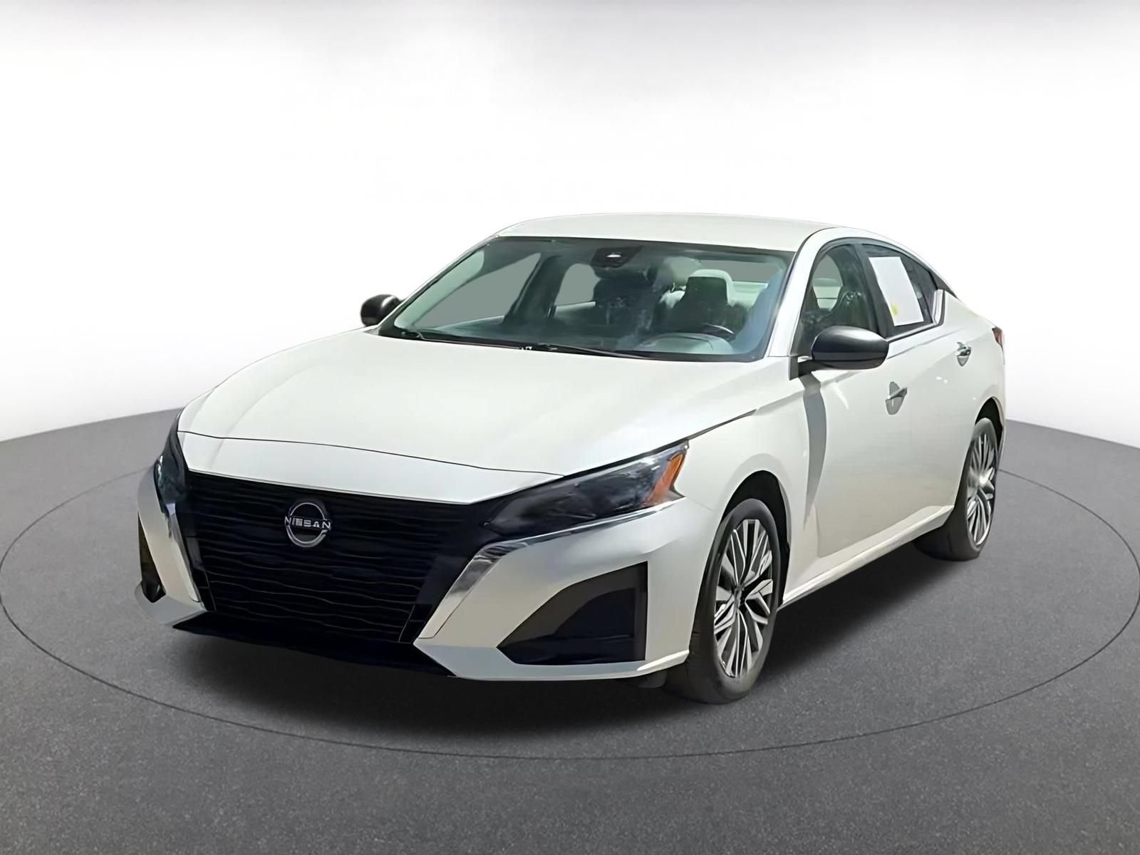Used 2025 Nissan Altima 2.5 SV FWD image 5