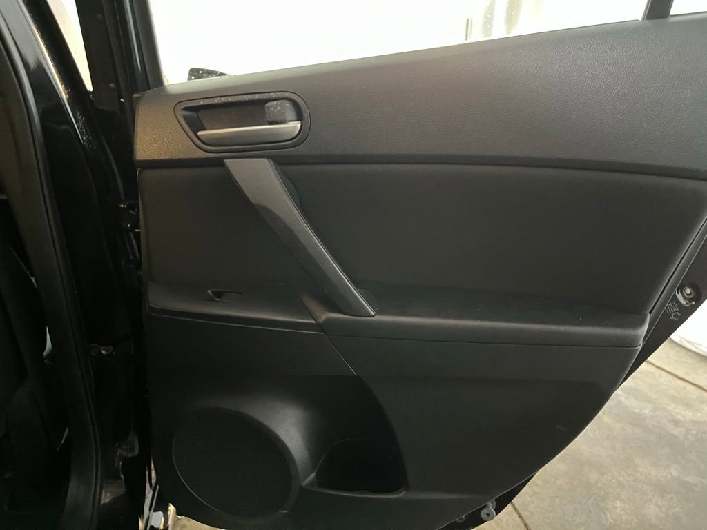 Used 2013 MAZDA MAZDA3 i Touring w/ Preferred Equipment Pkg image 24