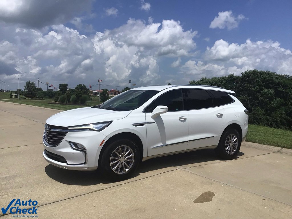 Used 2022 Buick Enclave Essence image 3