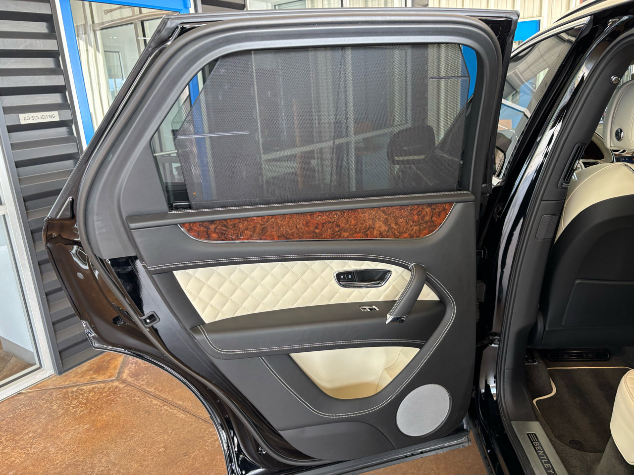 Used 2018 Bentley Bentayga Mulliner image 29