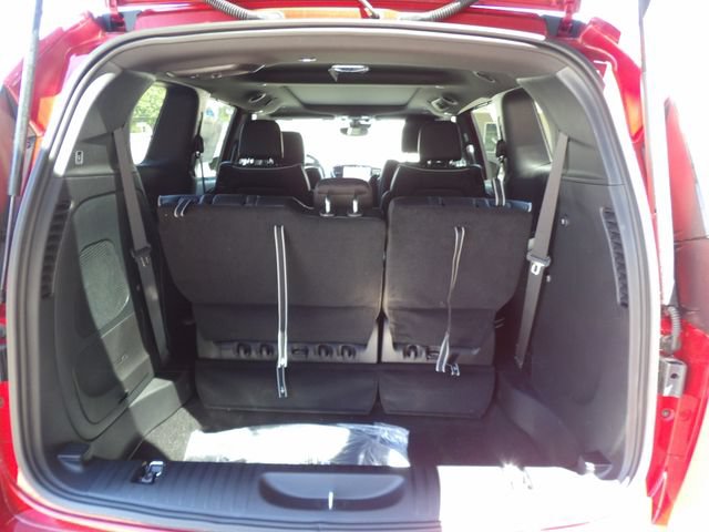 New 2026 Chrysler Pacifica Limited w/ Uconnect Theater Family Group AWD/4WD image 7