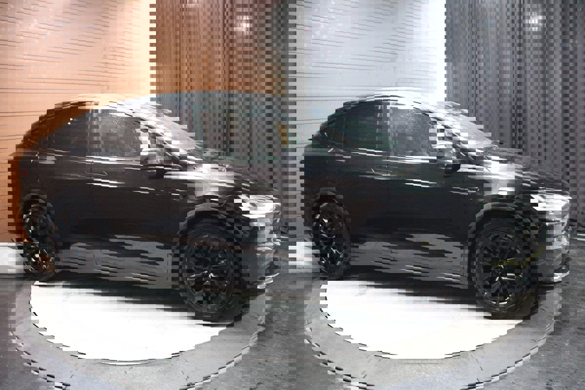 Used 2023 Tesla Model X image 16