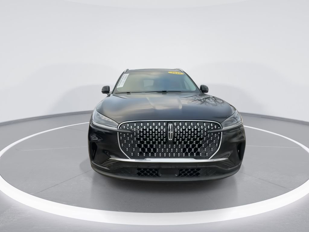 Used 2025 Lincoln Aviator AWD image 3