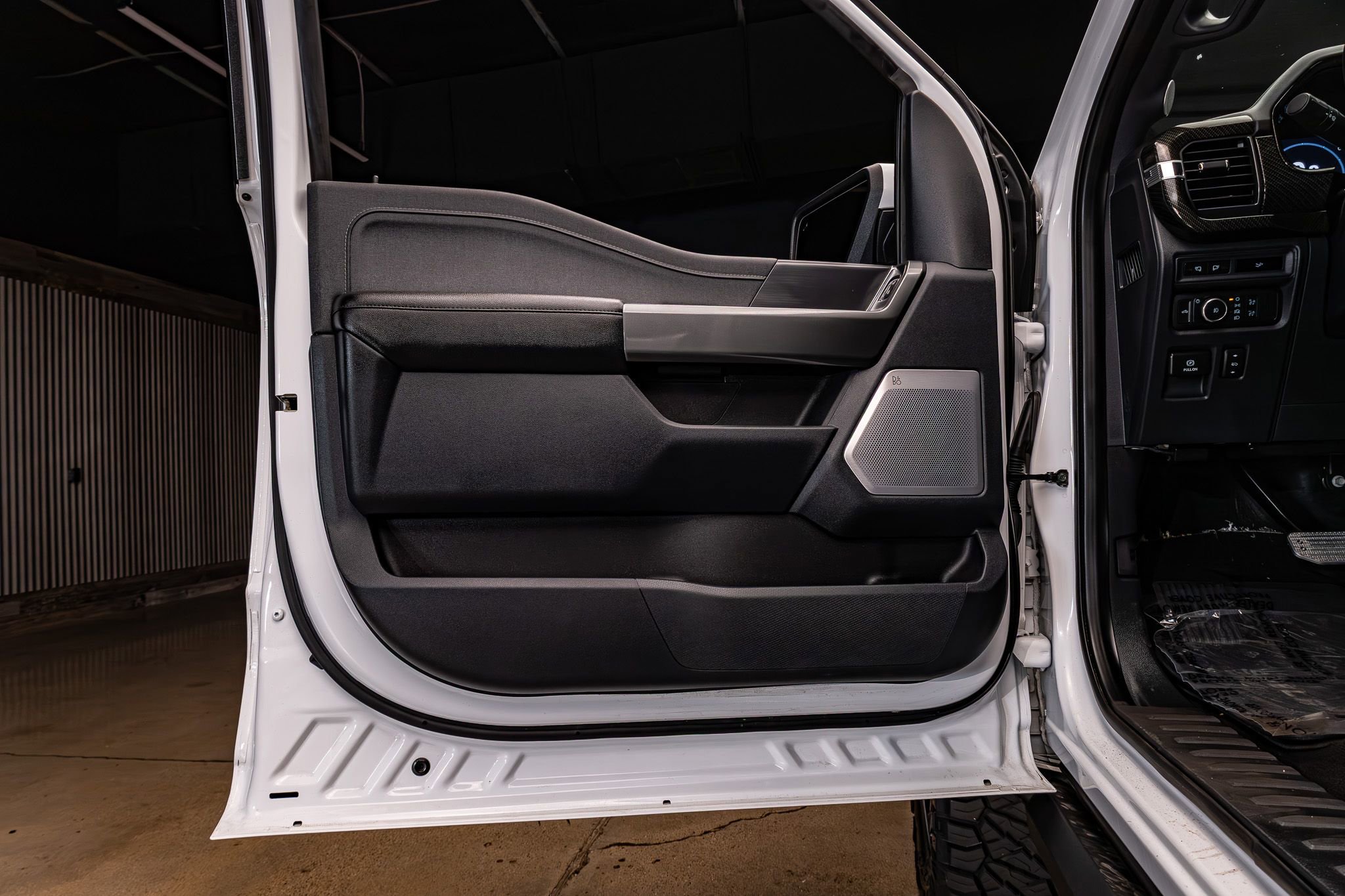 Used 2022 Ford F150 Lariat w/ Equipment Group 502A High image 33