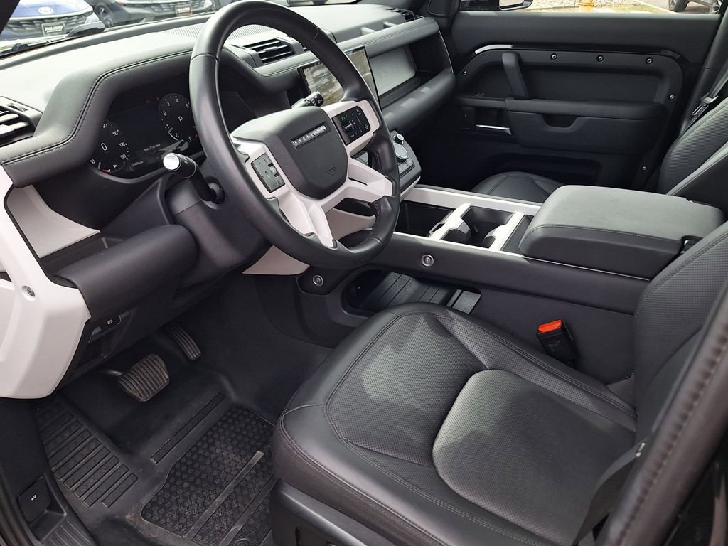 Used 2025 Land Rover Defender 110 S AWD/4WD image 10