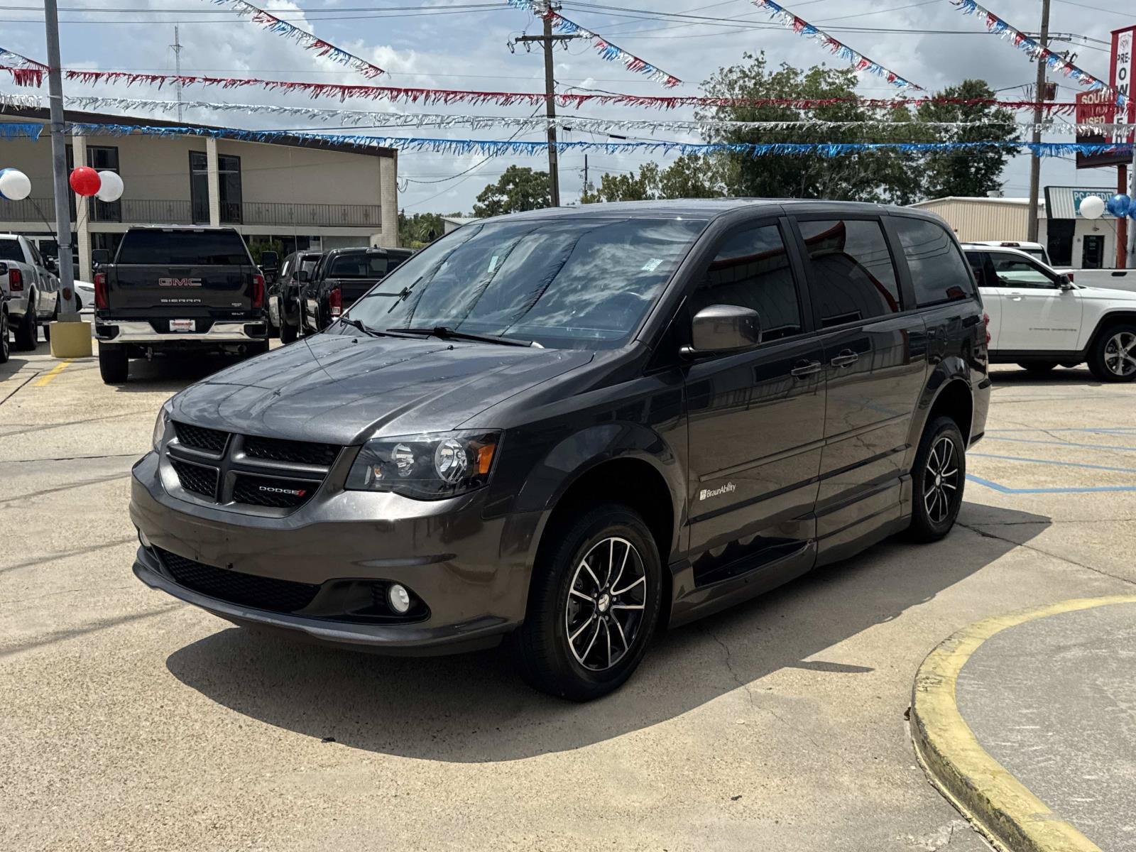 Used 2016 Dodge Grand Caravan R/T w/ Safety Sphere Group FWD image 4
