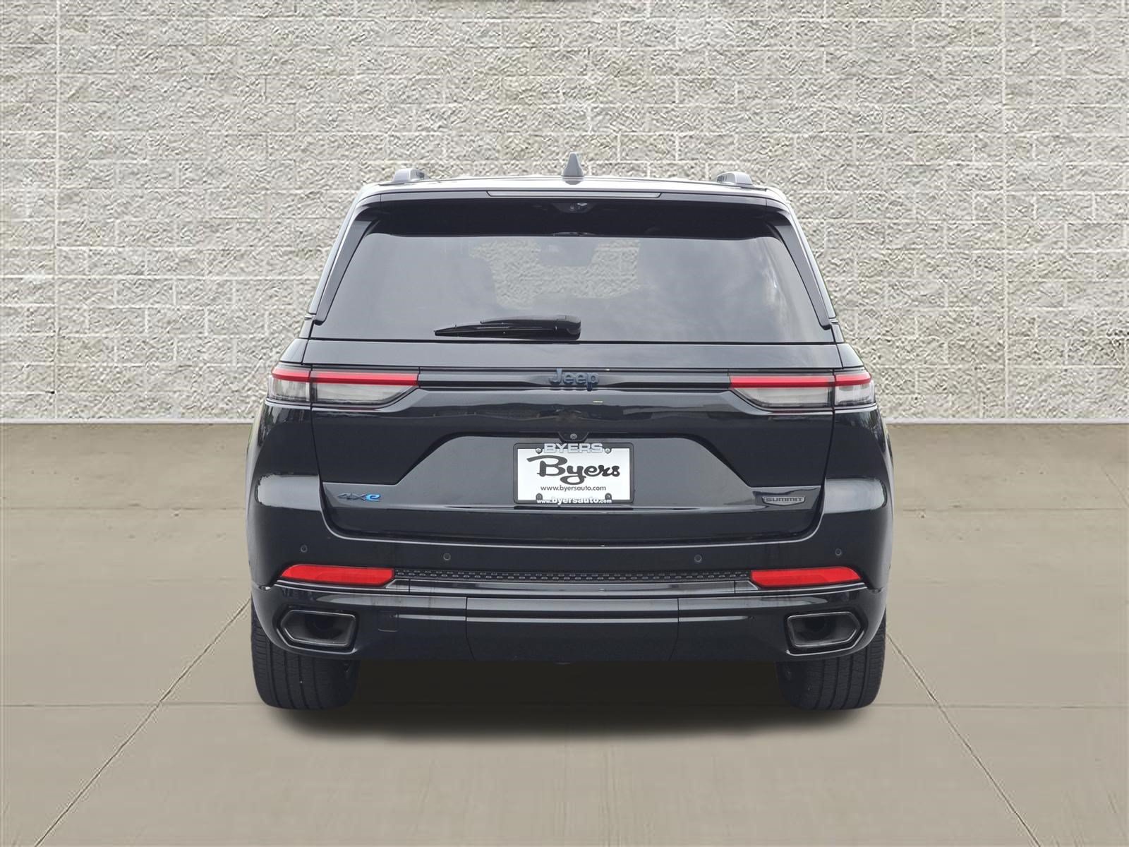 Used 2023 Jeep Grand Cherokee Summit AWD/4WD image 6