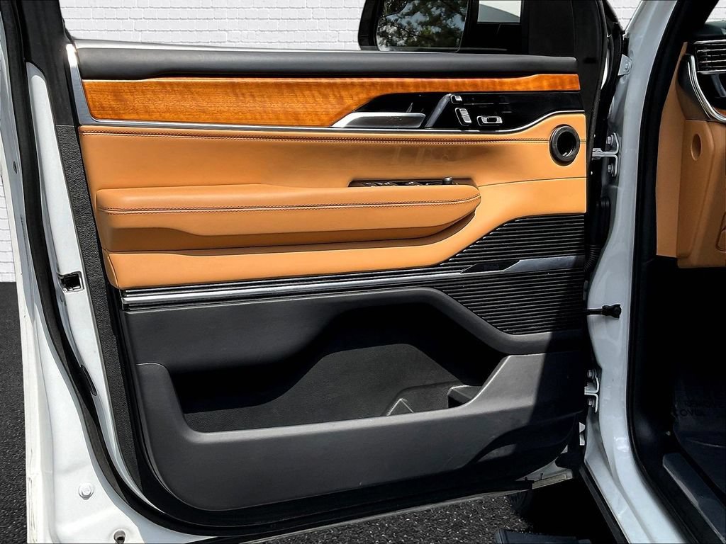 Used 2022 Jeep Grand Wagoneer Series III w/ Flexible Seating Group AWD/4WD image 17