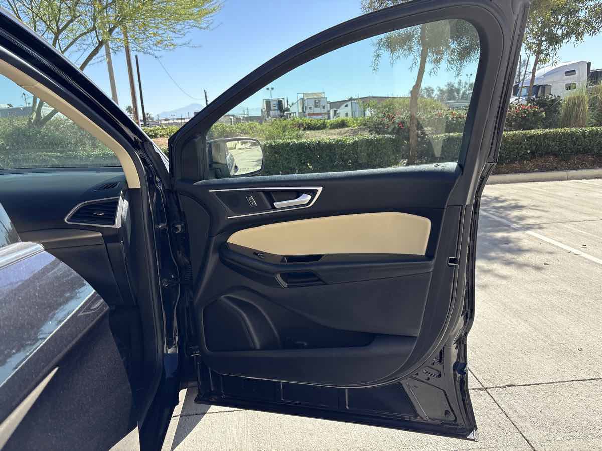 Used 2020 Ford Edge SEL w/ Convenience Package image 16
