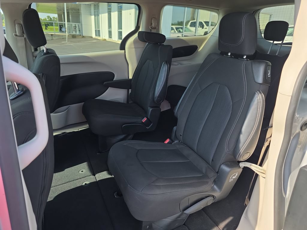 Used 2023 Chrysler Voyager LX FWD image 13