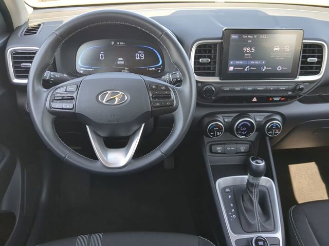 Used 2025 Hyundai Venue SEL FWD image 14