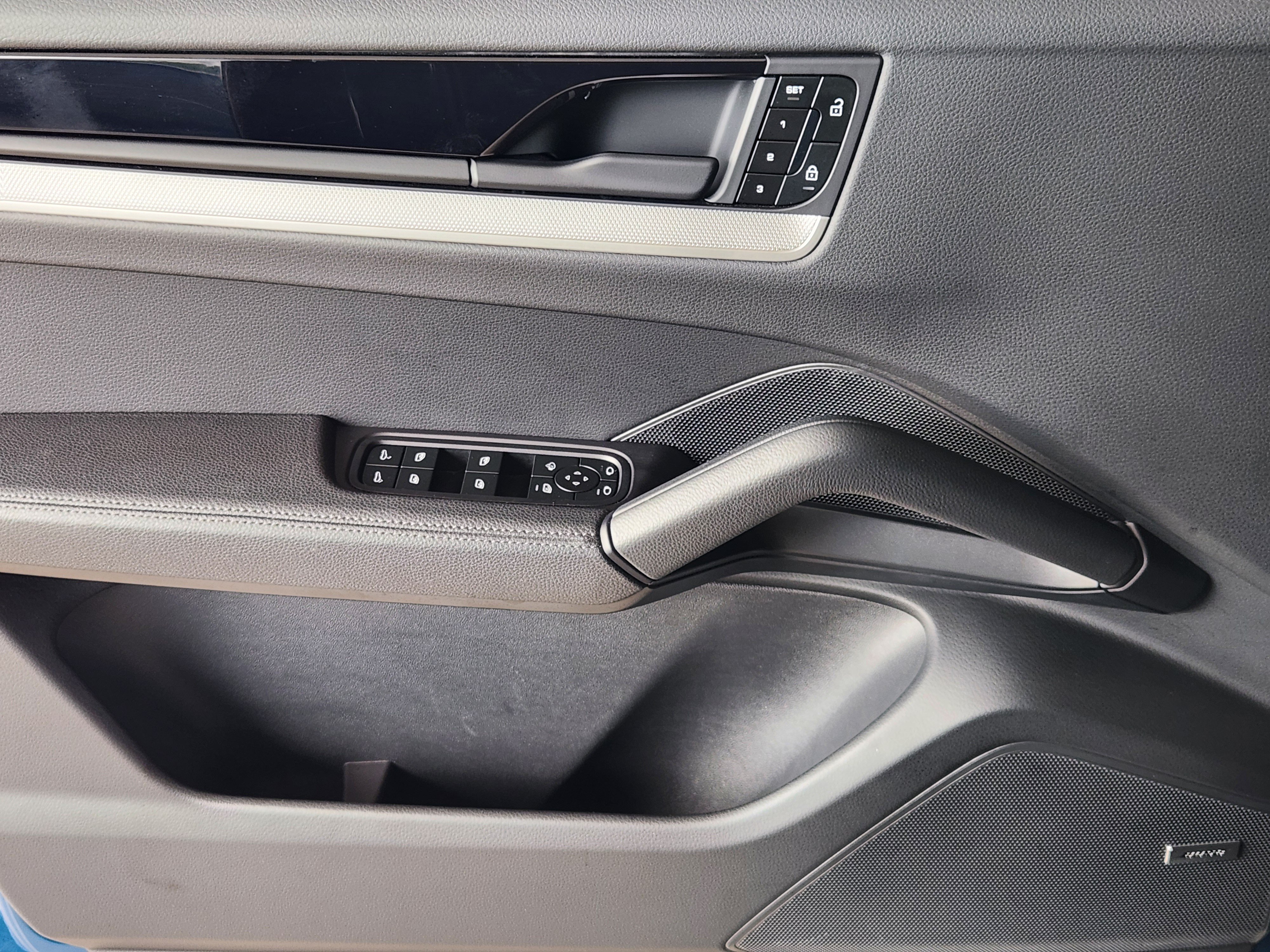 Certified 2025 Porsche Cayenne S AWD/4WD image 25