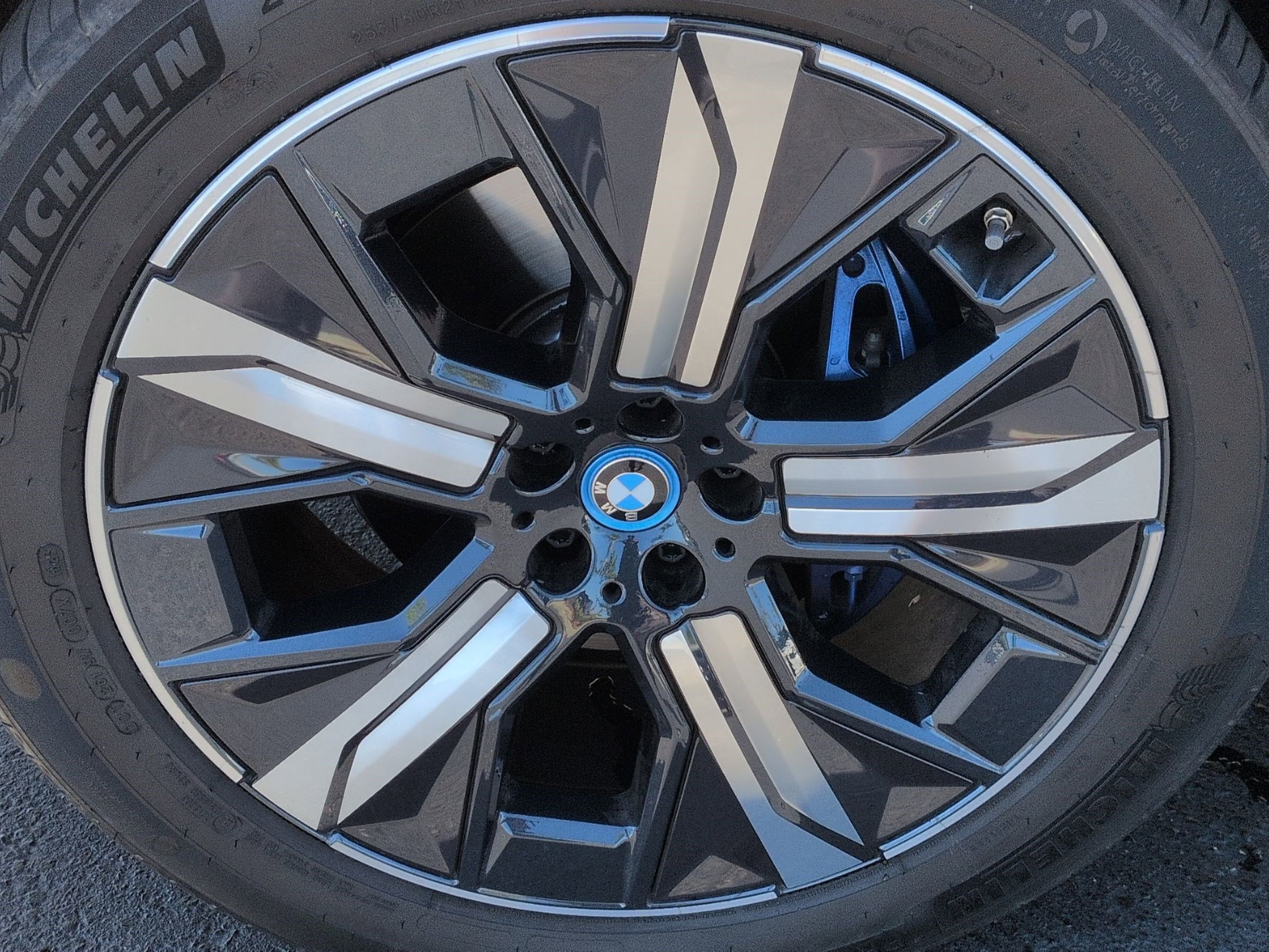 Certified 2024 BMW iX xDrive50 w/ Sport Package AWD/4WD image 13