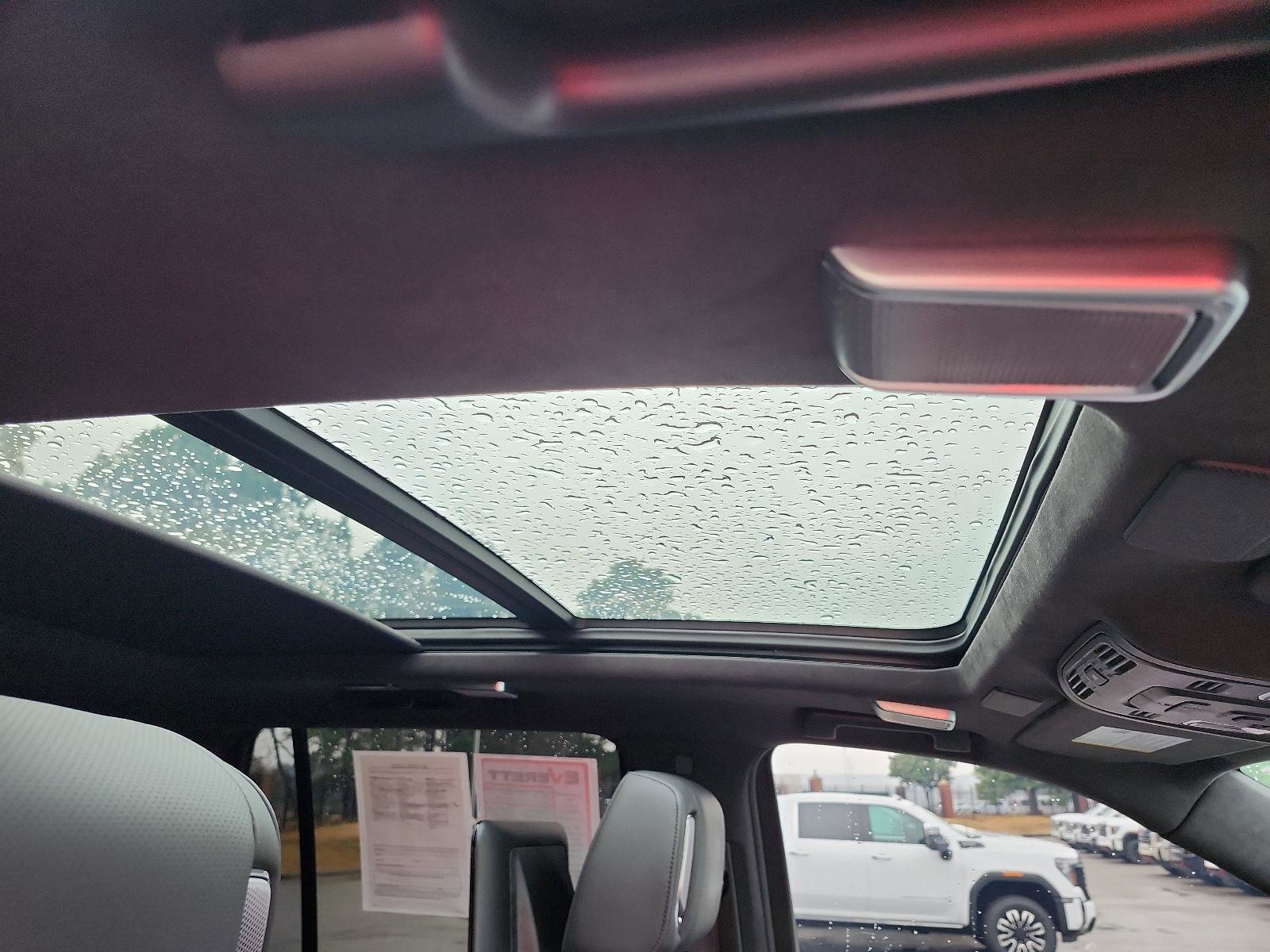 Used 2024 Cadillac Escalade Sport Platinum w/ LPO, ONYX Package image 8