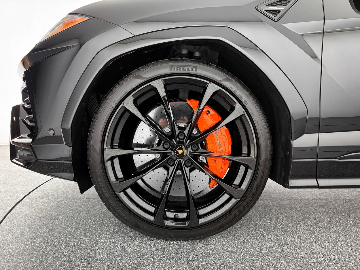 Used 2022 Lamborghini Urus image 32