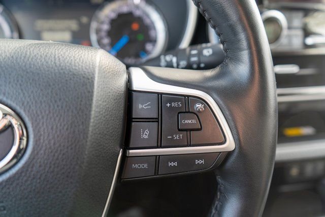 Used 2024 Toyota Highlander XLE image 31
