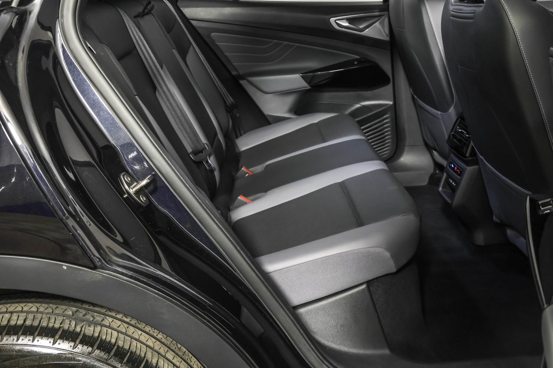 Used 2023 Volkswagen ID.4 Pro S Plus image 41