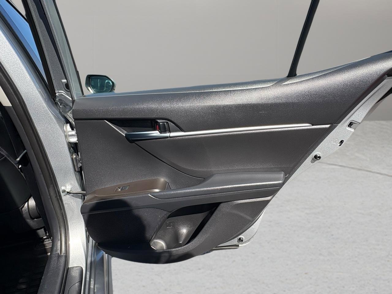 Used 2022 Toyota Camry SE w/ Cold Weather Package image 50