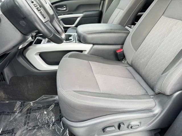 Used 2020 Nissan Titan SV image 5