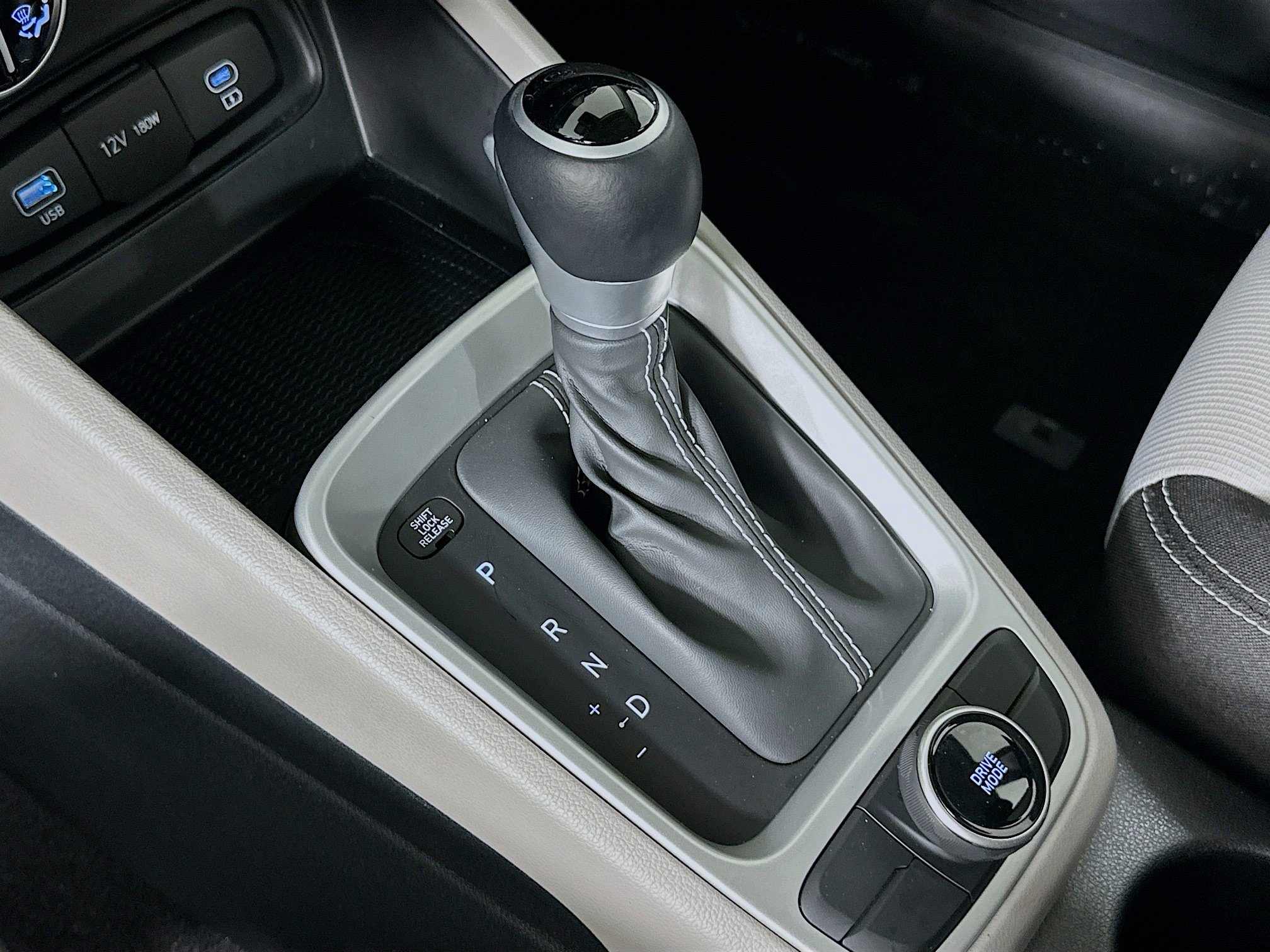 Used 2025 Hyundai Venue SEL image 24