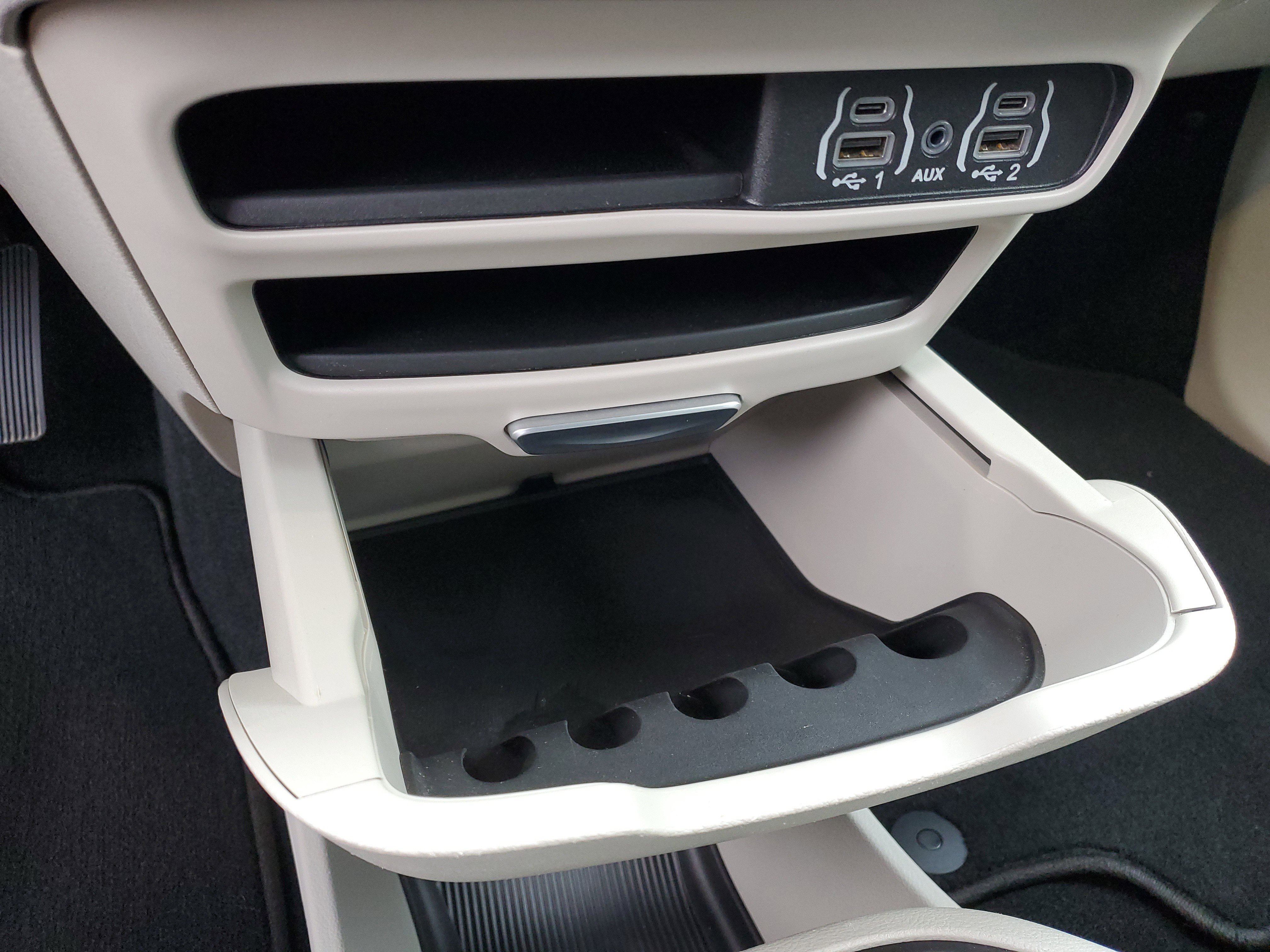 Used 2023 Chrysler Pacifica Touring-L image 28