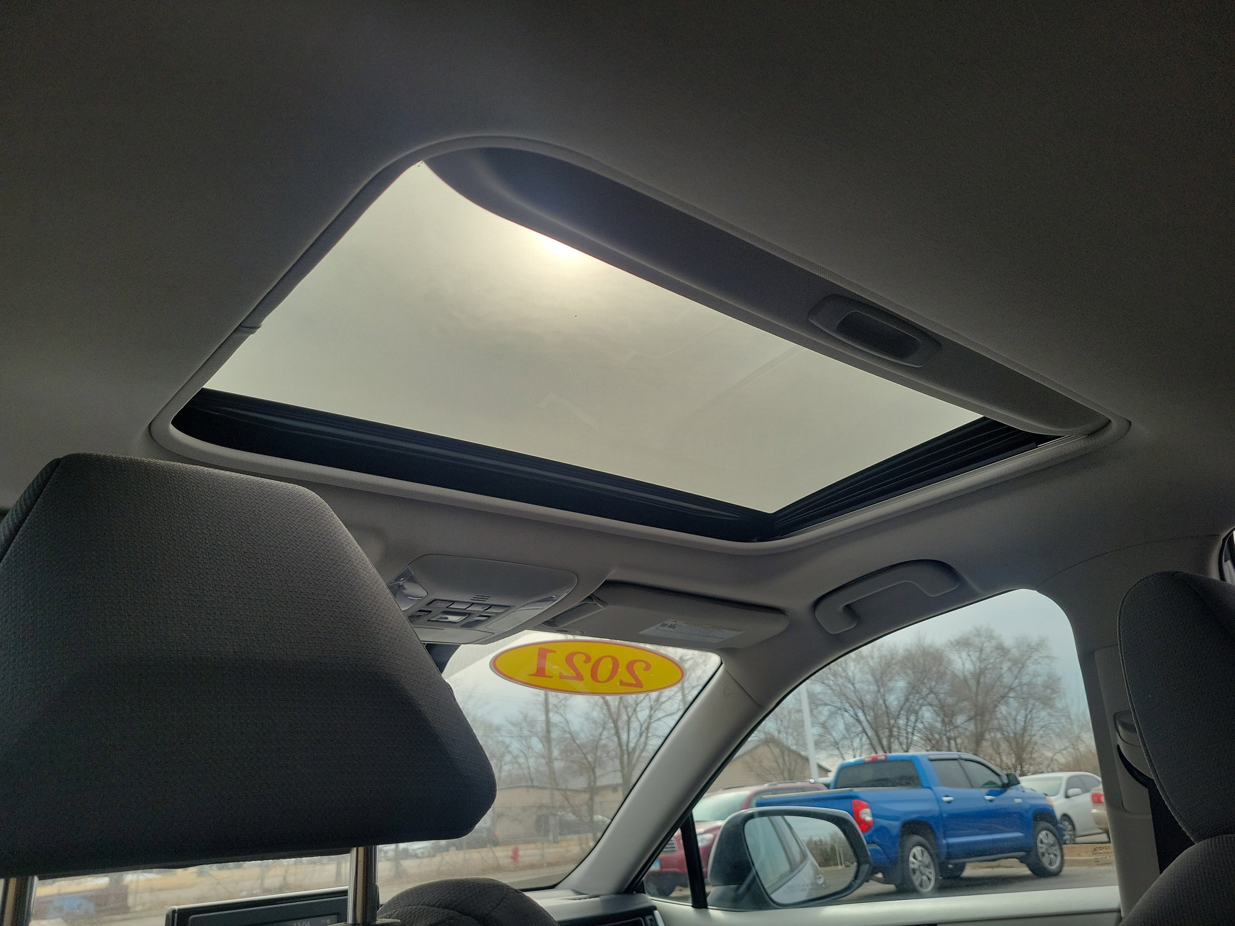 Used 2021 Toyota RAV4 XLE w/ Convenience Package image 12