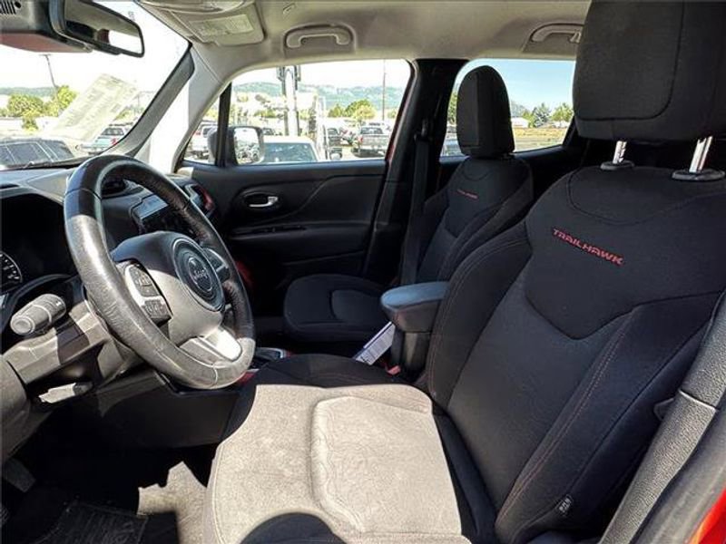 Used 2018 Jeep Renegade Trailhawk w/ UConnect 8.4 Nav Group image 18