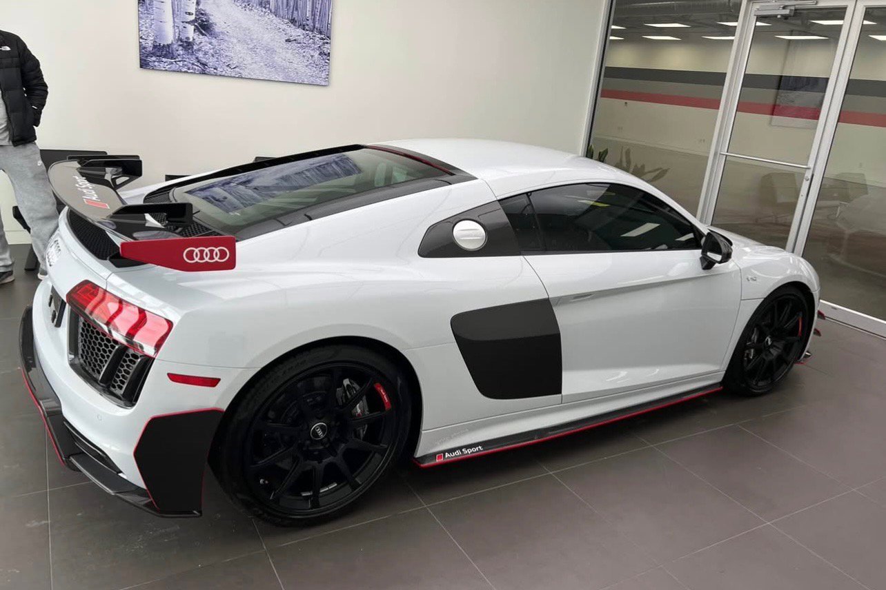Used 2018 Audi R8 V10 plus w/ Full Leather Package image 9