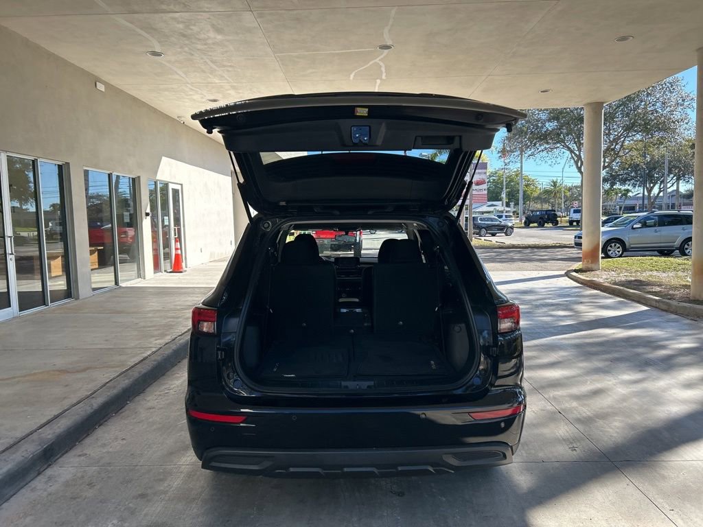 Used 2023 Mitsubishi Outlander ES image 30