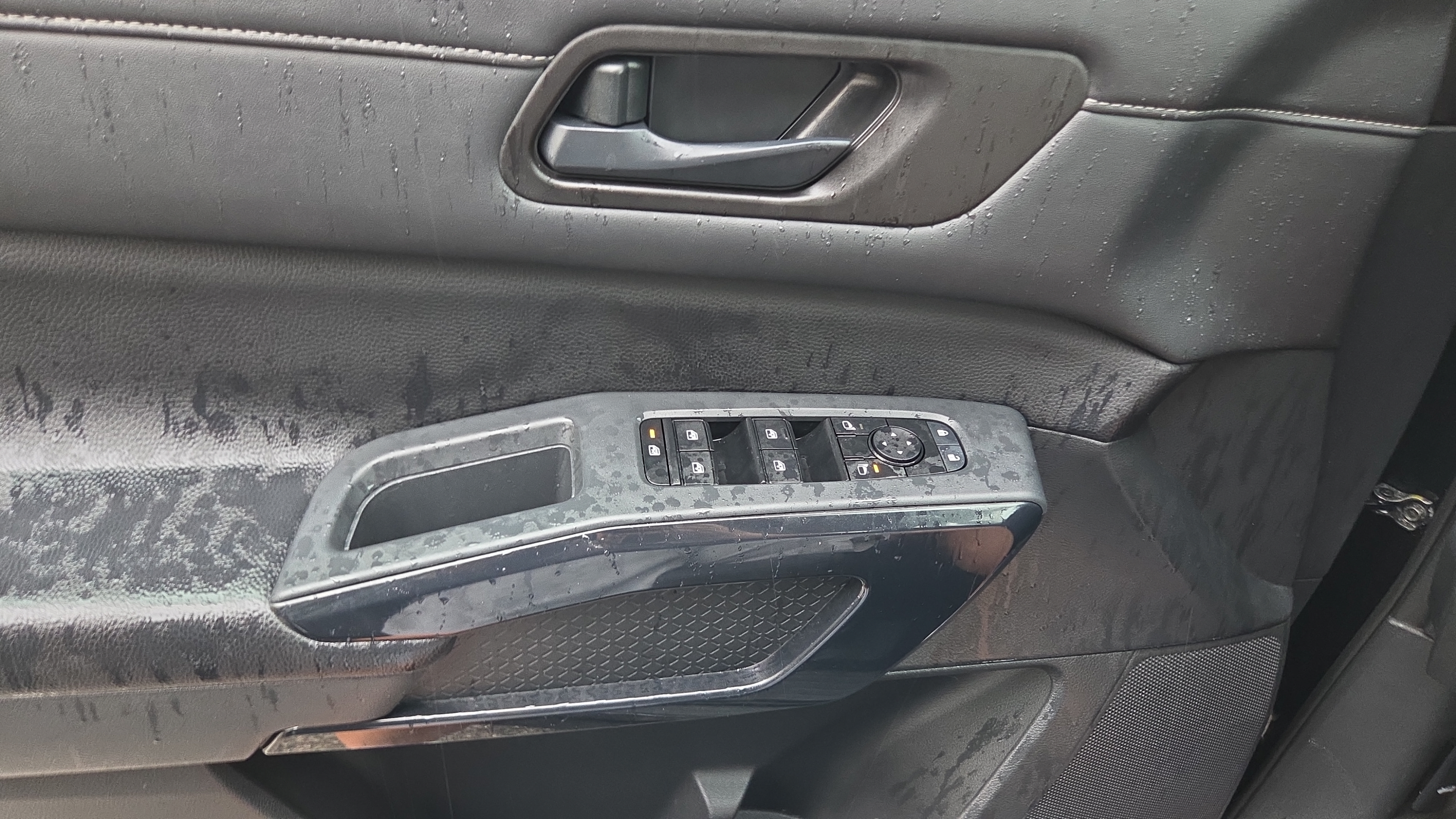Used 2024 Nissan Pathfinder SV FWD image 30