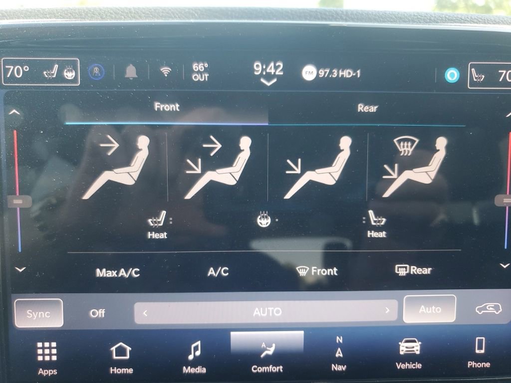 Used 2024 Chrysler Pacifica Limited FWD image 26