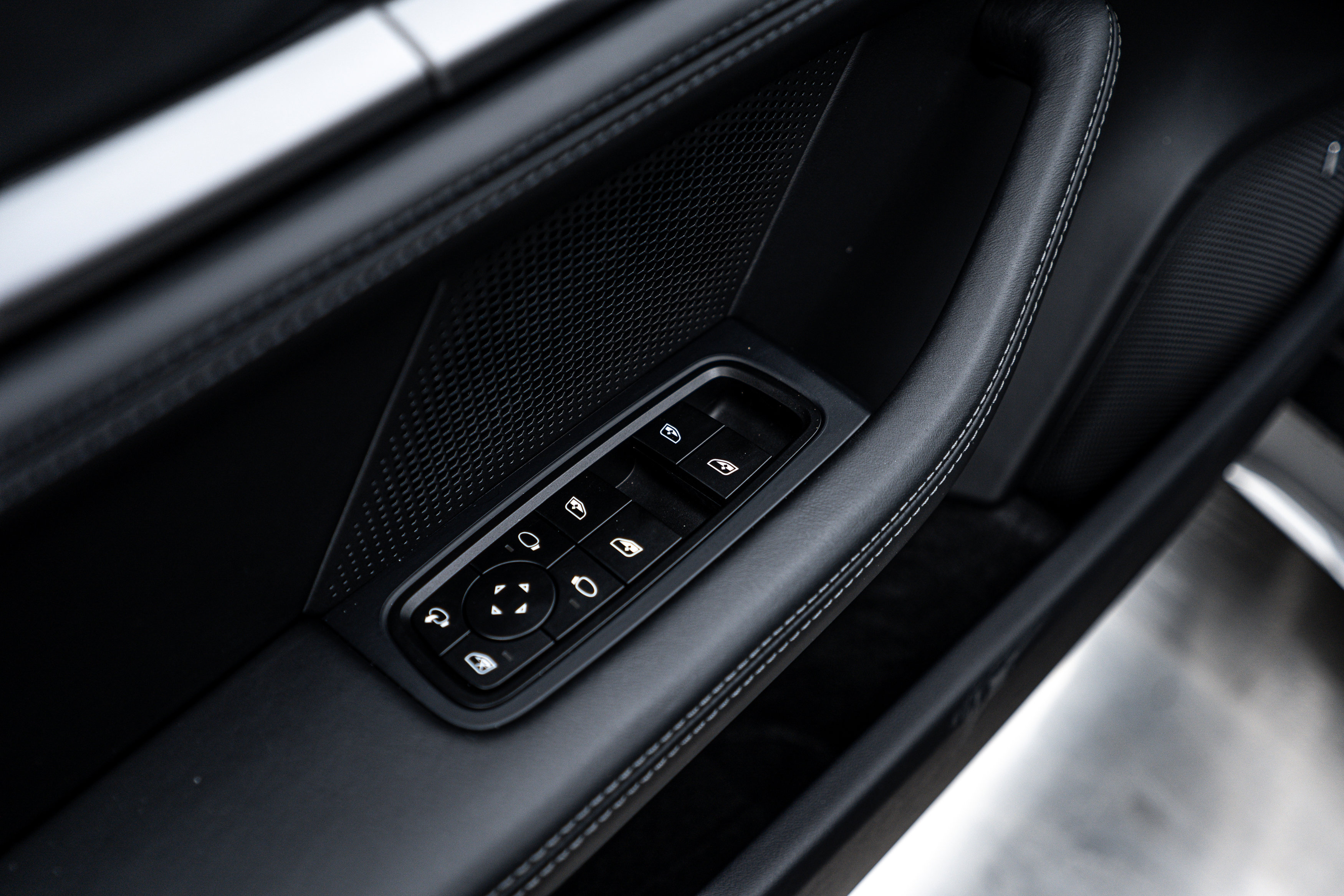 New 2025 Porsche Taycan 4 Cross Turismo image 19