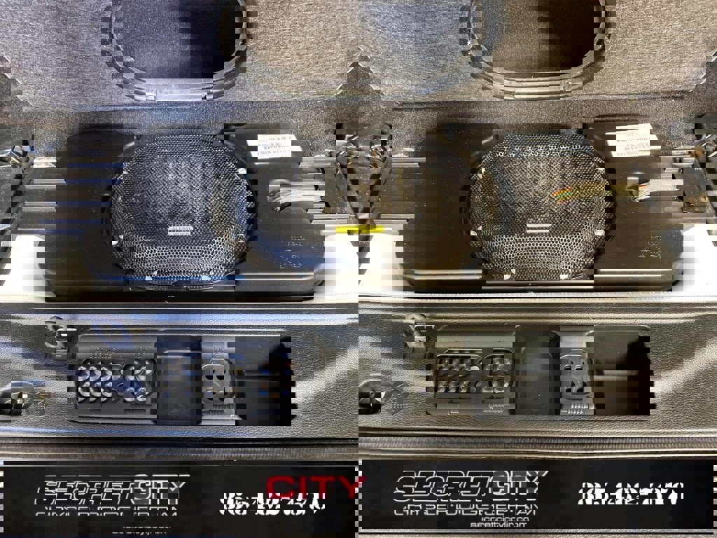 Used 2018 Jeep Wrangler Unlimited Sahara w/ Connectivity Group image 33