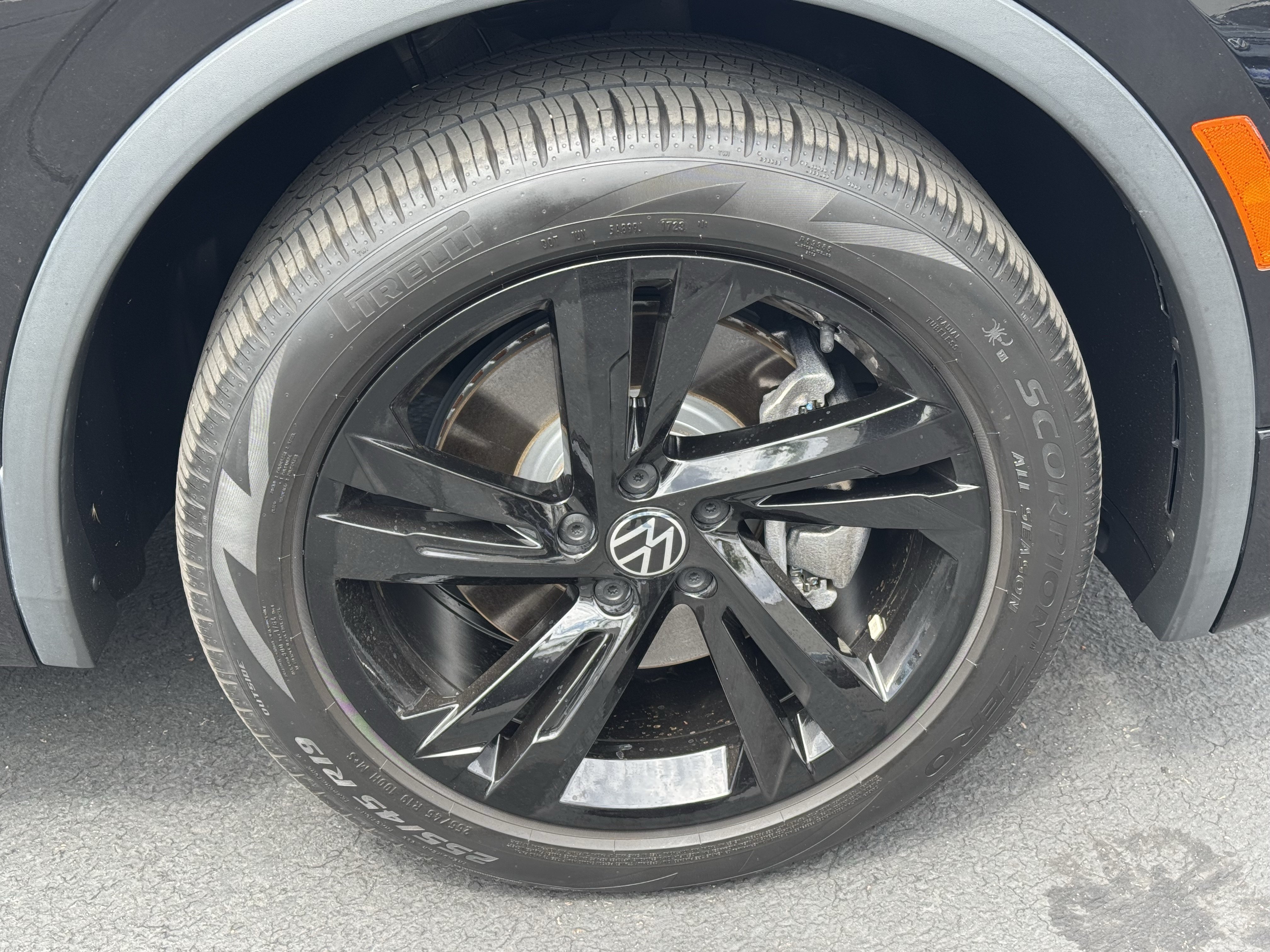 Used 2023 Volkswagen Tiguan SE R-Line FWD image 11