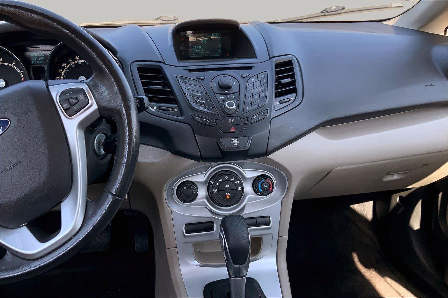 Used 2014 Ford Fiesta SE FWD image 6