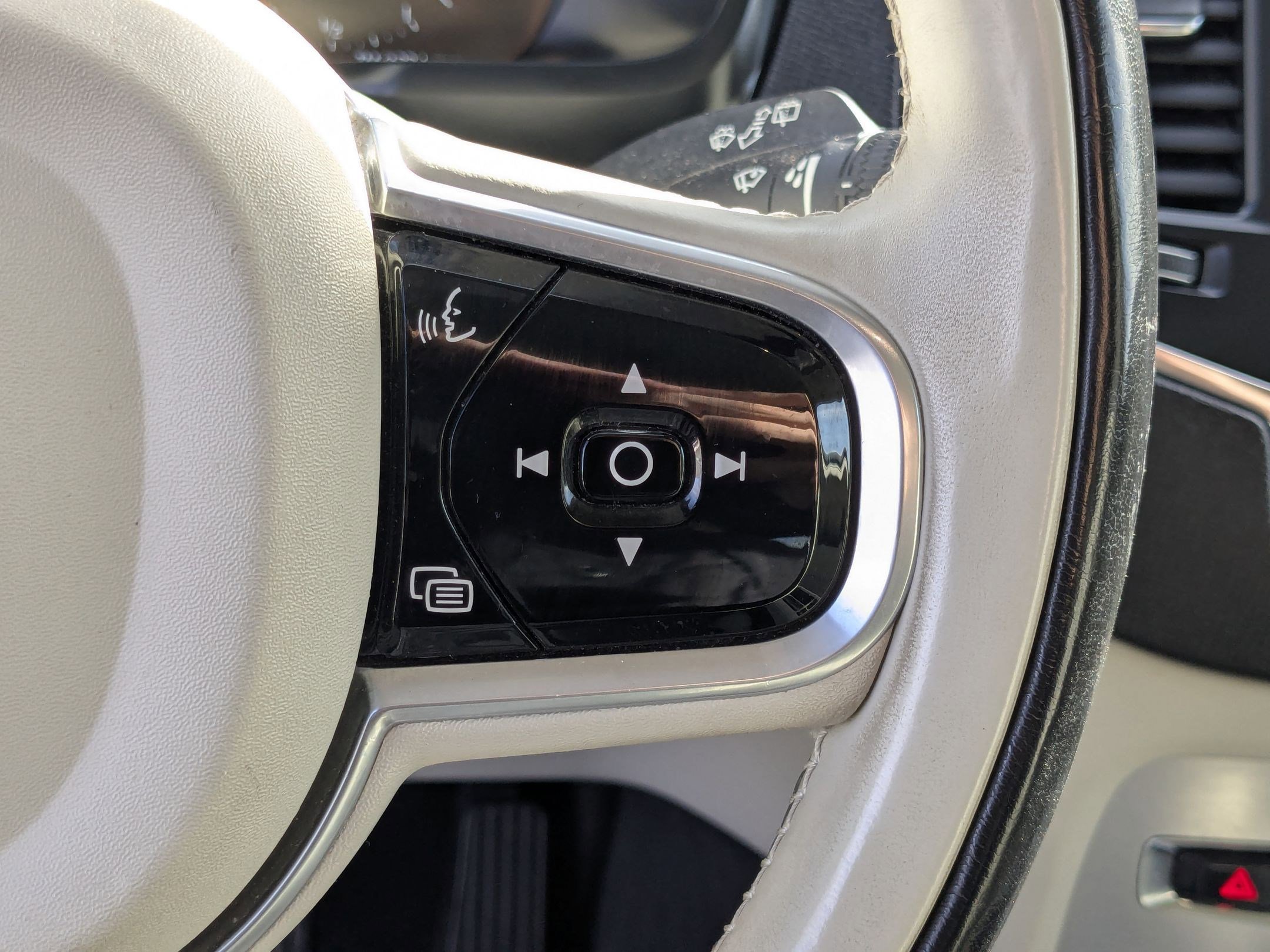 Used 2016 Volvo XC90 T5 Momentum image 19