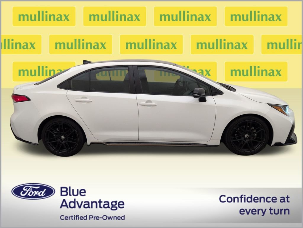 Used 2021 Toyota Corolla SE FWD image 2