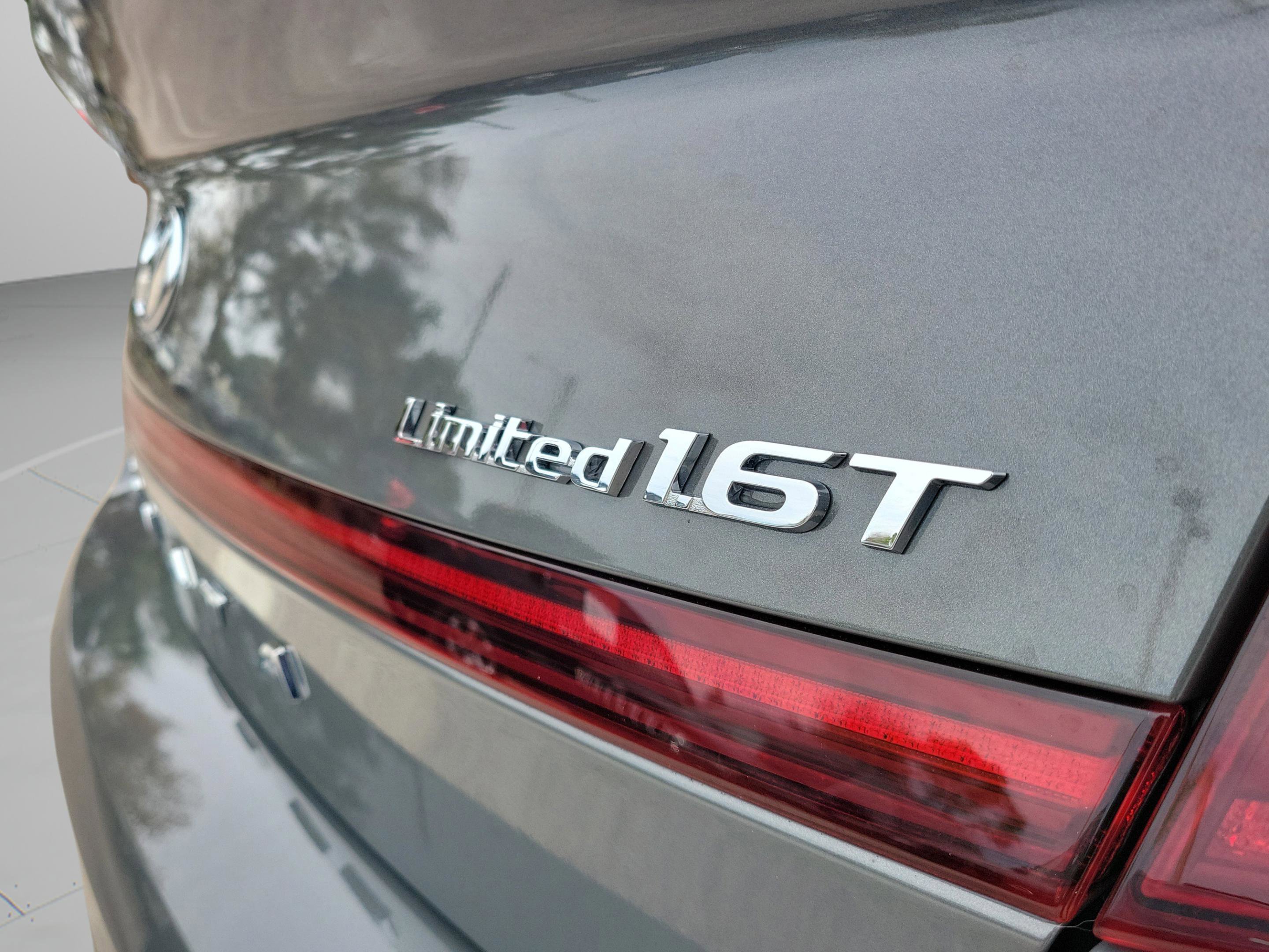 Used 2023 Hyundai Sonata Limited w/ Preferred Accessory Package image 7