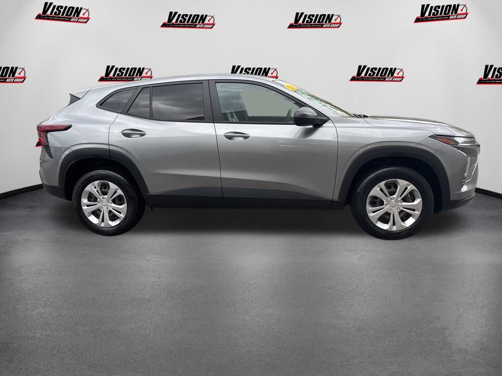 Used 2024 Chevrolet Trax LS FWD image 4