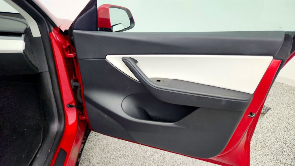 Used 2020 Tesla Model Y Long Range image 30