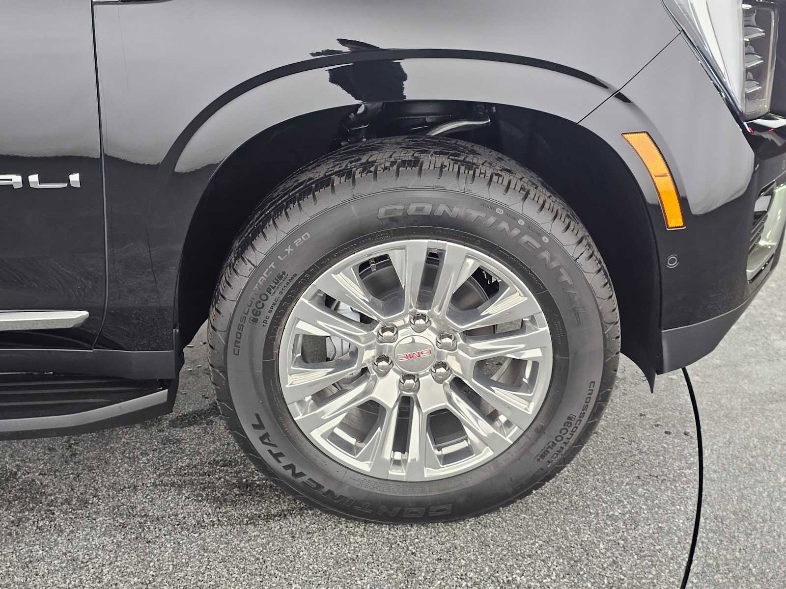 New 2026 GMC Yukon XL Denali w/ Advanced Technology Package image 9