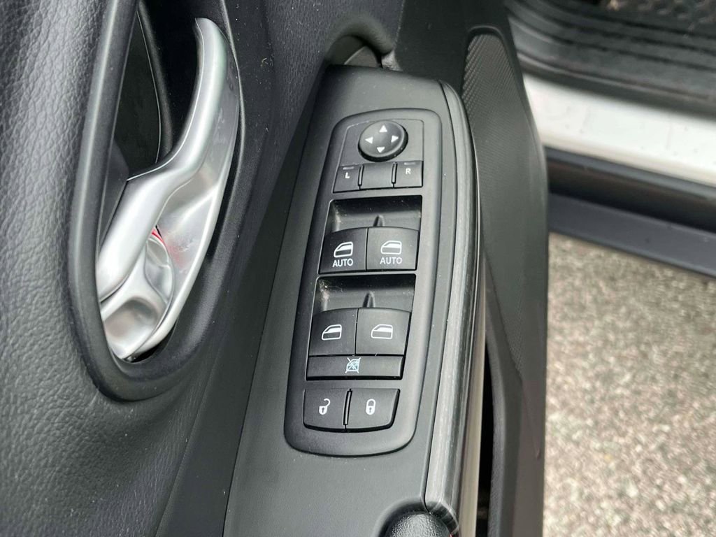 Used 2015 Jeep Cherokee Trailhawk w/ Comfort/Convenience Group image 17