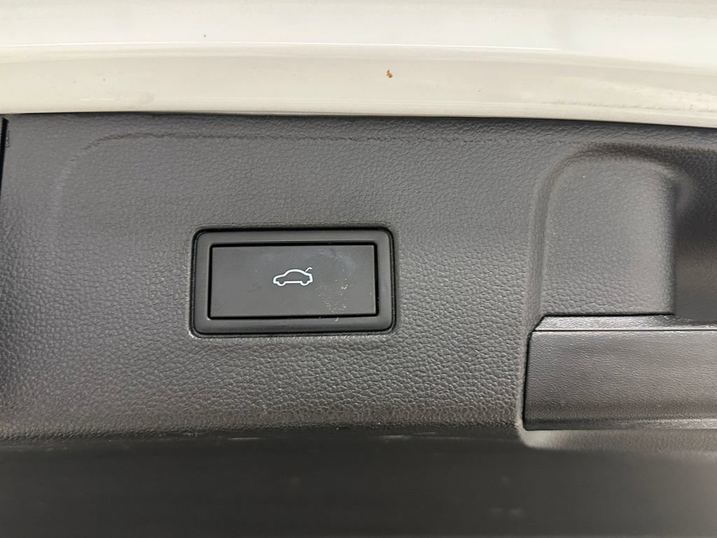 Used 2024 Volkswagen Atlas SE w/ Panoramic Sunroof Package AWD/4WD image 13