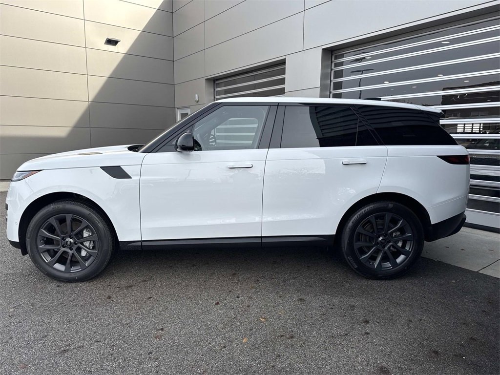 New 2025 Land Rover Range Rover Sport SE image 4
